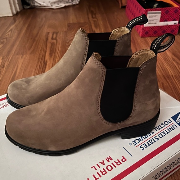 Blundstone Shoes - Blundstone 1974 Stone Ankle Chelsea Boot